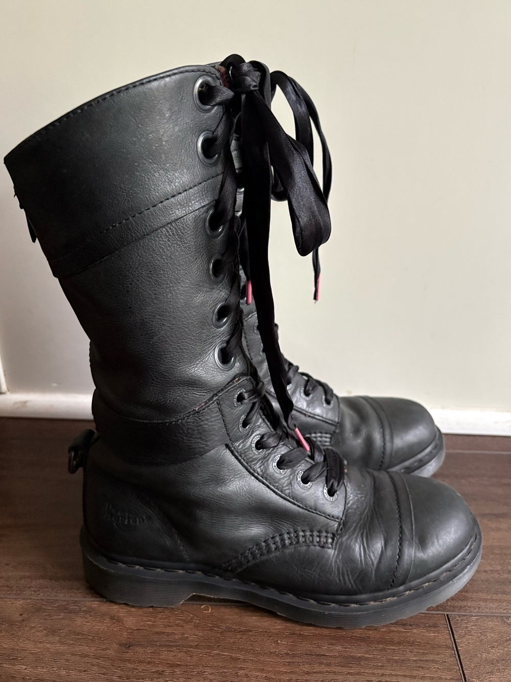 Dr. Martens Black Leather TRIUMPH Combat Boots RARE 9